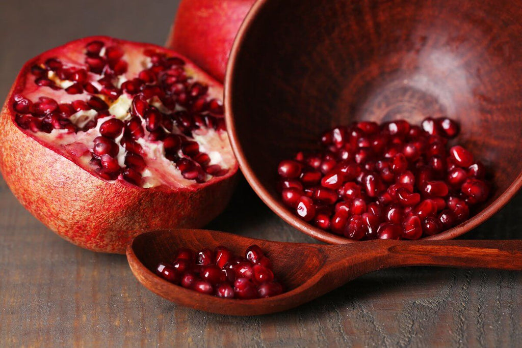 Useful properties of pomegranate! Is it possible to eat grains in a pomegranate!